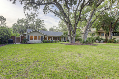Lake House 163 N. Sea Pines Dr- .8 miles to the beach, 4 minutes by bike or 15 min walk., , on Atlantic Ocean - Hilton Head Island in South Carolina - Lakehouse Vacation Rental - Lake Home for rent on LakeHouseVacations.com