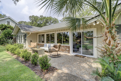 Lake House 163 N. Sea Pines Dr- .8 miles to the beach, 4 minutes by bike or 15 min walk., , on Atlantic Ocean - Hilton Head Island in South Carolina - Lakehouse Vacation Rental - Lake Home for rent on LakeHouseVacations.com