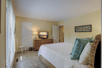 Lake House 6 Dinghy-Dog-Friendly, 2nd Row (25 yards) Ocean w Private Pool. 