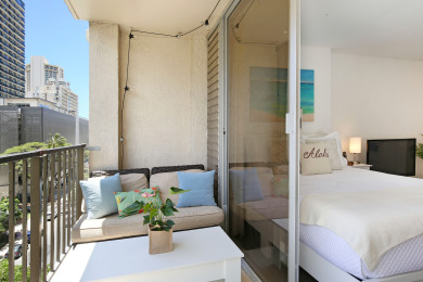 Lake House Renovated Waikiki Studio! City View, Full Kitchen, Free Wi-Fi & Parking, Pool, , on Oahu - Honolulu in Hawaii - Lakehouse Vacation Rental - Lake Home for rent on LakeHouseVacations.com