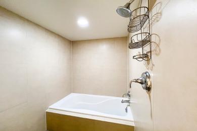 Lake House LUXURY 2-Bed Condo, Kitchen, Wi-Fi, Parking, WD, AC, LEGAL Monthly Rental!, , on Oahu - Honolulu in Hawaii - Lakehouse Vacation Rental - Lake Home for rent on LakeHouseVacations.com