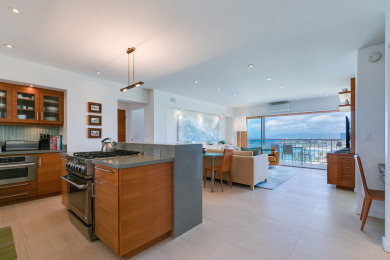 Lake House Luxurious Beachfront Condo with Spectacular Ocean Views! FREE Parking!, , on Oahu - Honolulu in Hawaii - Lakehouse Vacation Rental - Lake Home for rent on LakeHouseVacations.com