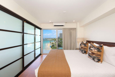 Lake House LUXURY DIRECT OCEANFRONT! Fully Renovated! Free Parking! Sleeps 6, , on Oahu - Honolulu in Hawaii - Lakehouse Vacation Rental - Lake Home for rent on LakeHouseVacations.com