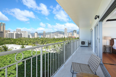 Lake House LUXURY DIRECT OCEANFRONT! Fully Renovated! Free Parking! Sleeps 6, , on Oahu - Honolulu in Hawaii - Lakehouse Vacation Rental - Lake Home for rent on LakeHouseVacations.com