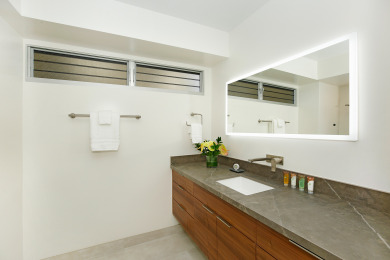 Lake House LUXURY DIRECT OCEANFRONT! Fully Renovated! Free Parking! Sleeps 6, , on Oahu - Honolulu in Hawaii - Lakehouse Vacation Rental - Lake Home for rent on LakeHouseVacations.com
