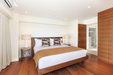 Lake House LUXURY DIRECT OCEANFRONT! Fully Renovated! Free Parking! Sleeps 6, , on Oahu - Honolulu in Hawaii - Lakehouse Vacation Rental - Lake Home for rent on LakeHouseVacations.com