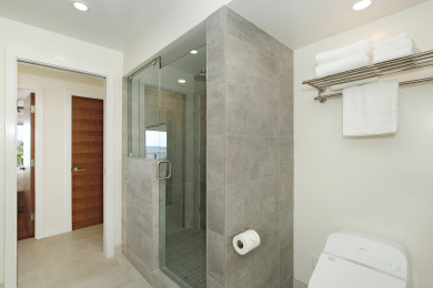 Lake House LUXURY DIRECT OCEANFRONT! Fully Renovated! Free Parking! Sleeps 6, , on Oahu - Honolulu in Hawaii - Lakehouse Vacation Rental - Lake Home for rent on LakeHouseVacations.com