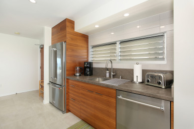 Lake House LUXURY DIRECT OCEANFRONT! Fully Renovated! Free Parking! Sleeps 6, , on Oahu - Honolulu in Hawaii - Lakehouse Vacation Rental - Lake Home for rent on LakeHouseVacations.com