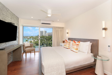 Lake House LUXURY DIRECT OCEANFRONT! Fully Renovated! Free Parking! Sleeps 6, , on Oahu - Honolulu in Hawaii - Lakehouse Vacation Rental - Lake Home for rent on LakeHouseVacations.com