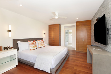 Lake House LUXURY DIRECT OCEANFRONT! Fully Renovated! Free Parking! Sleeps 6, , on Oahu - Honolulu in Hawaii - Lakehouse Vacation Rental - Lake Home for rent on LakeHouseVacations.com