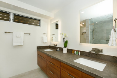 Lake House LUXURY DIRECT OCEANFRONT! Fully Renovated! Free Parking! Sleeps 6, , on Oahu - Honolulu in Hawaii - Lakehouse Vacation Rental - Lake Home for rent on LakeHouseVacations.com