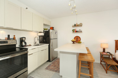 Lake House Fully renovated studio in heart of Waikiki! Kitchen, parking, pool, and more!, , on Oahu - Honolulu in Hawaii - Lakehouse Vacation Rental - Lake Home for rent on LakeHouseVacations.com