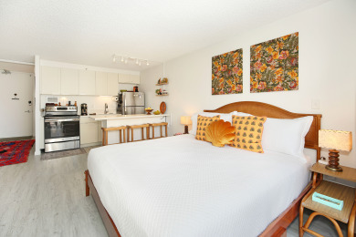 Lake House Fully renovated studio in heart of Waikiki! Kitchen, parking, pool, and more!, , on Oahu - Honolulu in Hawaii - Lakehouse Vacation Rental - Lake Home for rent on LakeHouseVacations.com