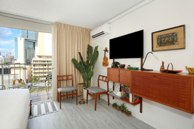 Lake House Fully renovated studio in heart of Waikiki! Kitchen, parking, pool, and more!, , on Oahu - Honolulu in Hawaii - Lakehouse Vacation Rental - Lake Home for rent on LakeHouseVacations.com