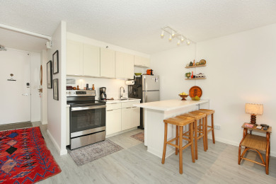 Lake House Fully renovated studio in heart of Waikiki! Kitchen, parking, pool, and more!, , on Oahu - Honolulu in Hawaii - Lakehouse Vacation Rental - Lake Home for rent on LakeHouseVacations.com