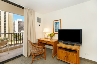 Lake House Peak-a-Boo Ocean & Sunset Views, AC, Wi-Fi, FREE Wi-Fi, Close to Beach!, , on Oahu - Honolulu in Hawaii - Lakehouse Vacation Rental - Lake Home for rent on LakeHouseVacations.com