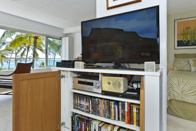 Lake House Beachfront Building at the Quiet End of Waikiki with SwimmingSurfing!, , on Oahu - Honolulu in Hawaii - Lakehouse Vacation Rental - Lake Home for rent on LakeHouseVacations.com