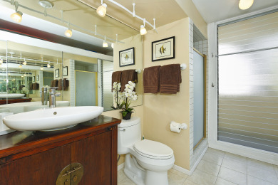 Lake House Beachfront Building at the Quiet End of Waikiki with SwimmingSurfing!, , on Oahu - Honolulu in Hawaii - Lakehouse Vacation Rental - Lake Home for rent on LakeHouseVacations.com