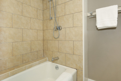 Lake House Lovely Studio in the Heart of Waikiki AC, Wi-Fi, FREE Parking! Sleeps 2, , on Oahu - Honolulu in Hawaii - Lakehouse Vacation Rental - Lake Home for rent on LakeHouseVacations.com