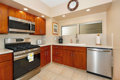 Lake House Beachfront, Peek-a-Boo Ocean Views, WasherDryer, AC, Wi-Fi!, , on Oahu - Honolulu in Hawaii - Lakehouse Vacation Rental - Lake Home for rent on LakeHouseVacations.com