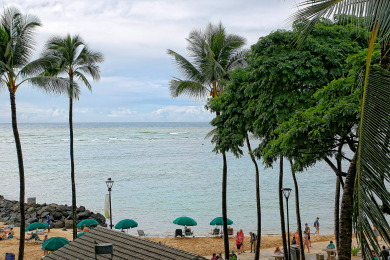 Lake House Beachfront, Peek-a-Boo Ocean Views, WasherDryer, AC, Wi-Fi!, , on Oahu - Honolulu in Hawaii - Lakehouse Vacation Rental - Lake Home for rent on LakeHouseVacations.com