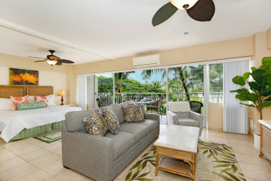 Lake House Beachfront, Peek-a-Boo Ocean Views, WasherDryer, AC, Wi-Fi!, , on Oahu - Honolulu in Hawaii - Lakehouse Vacation Rental - Lake Home for rent on LakeHouseVacations.com