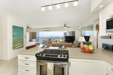 Lake House Beachfront, Sweeping Ocean Views, AC, FREE Parking and Wi-Fi, Washlet!, , on Oahu - Honolulu in Hawaii - Lakehouse Vacation Rental - Lake Home for rent on LakeHouseVacations.com