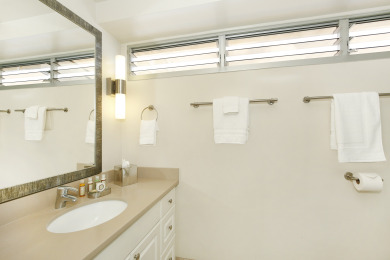 Lake House Beachfront, Sweeping Ocean Views, AC, FREE Parking and Wi-Fi, Washlet!, , on Oahu - Honolulu in Hawaii - Lakehouse Vacation Rental - Lake Home for rent on LakeHouseVacations.com