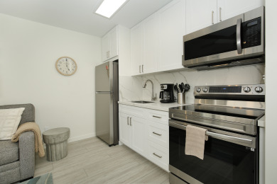 Lake House Modern condo in Heart of Waikiki! 1 block to beach, AC, Wi-Fi, free parking!, , on Oahu - Honolulu in Hawaii - Lakehouse Vacation Rental - Lake Home for rent on LakeHouseVacations.com