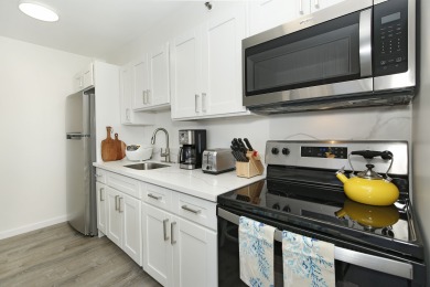 Lake House Partial Ocean View! Full Kitchen, Free Parking, Wi-Fi, Pool!, , on Oahu - Honolulu in Hawaii - Lakehouse Vacation Rental - Lake Home for rent on LakeHouseVacations.com
