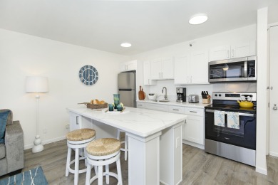 Lake House Partial Ocean View! Full Kitchen, Free Parking, Wi-Fi, Pool!, , on Oahu - Honolulu in Hawaii - Lakehouse Vacation Rental - Lake Home for rent on LakeHouseVacations.com