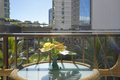 Lake House FULLY RENOVATED! AC, WasherDryer, FREE Parking & Wi-Fi, Pool, Walk to Beach!, , on Oahu - Honolulu in Hawaii - Lakehouse Vacation Rental - Lake Home for rent on LakeHouseVacations.com