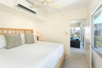 Lake House Million-Dollar Ocean Views! Steps from Beach! Full Kitchen, , on Oahu - Honolulu in Hawaii - Lakehouse Vacation Rental - Lake Home for rent on LakeHouseVacations.com
