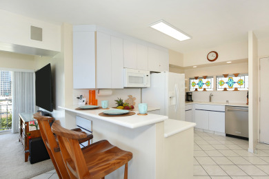 Lake House Million-Dollar Ocean Views! Steps from Beach! Full Kitchen, , on Oahu - Honolulu in Hawaii - Lakehouse Vacation Rental - Lake Home for rent on LakeHouseVacations.com