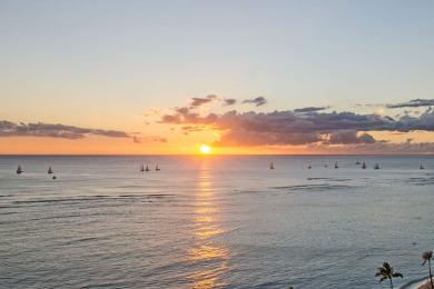 Lake House Gorgeous Ocean View! Beachfront! Full Kitchen, WasherDryer, AC, Wi-Fi!, , on Oahu - Honolulu in Hawaii - Lakehouse Vacation Rental - Lake Home for rent on LakeHouseVacations.com