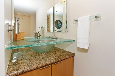 Lake House Luxury OceansideBeauty, FREE ParkingWi-Fi, 22, AC, WD, Washlet, Sleeps 6, , on Oahu - Honolulu in Hawaii - Lakehouse Vacation Rental - Lake Home for rent on LakeHouseVacations.com