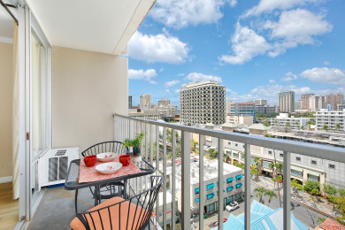 Lake House Heart of Waikiki studio with kitchenette, AC, FREE parking & Wi-Fi!, , on Oahu - Honolulu in Hawaii - Lakehouse Vacation Rental - Lake Home for rent on LakeHouseVacations.com