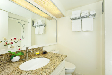 Lake House Heart of Waikiki studio with kitchenette, AC, FREE parking & Wi-Fi!, , on Oahu - Honolulu in Hawaii - Lakehouse Vacation Rental - Lake Home for rent on LakeHouseVacations.com