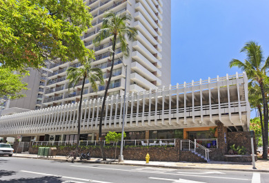 Lake House Heart of Waikiki studio with kitchenette, AC, FREE parking & Wi-Fi!, , on Oahu - Honolulu in Hawaii - Lakehouse Vacation Rental - Lake Home for rent on LakeHouseVacations.com