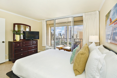 Lake House High Floor, Partial Ocean View! Bedroom AC, WD, Wi-Fi, Pool, FREE Parking!, , on Oahu - Honolulu in Hawaii - Lakehouse Vacation Rental - Lake Home for rent on LakeHouseVacations.com