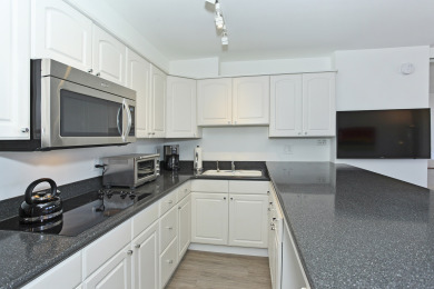 Lake House Ko'olau Mountains & Ala Wai Canal Views - City Lights Sparkle at Night!, , on Oahu - Honolulu in Hawaii - Lakehouse Vacation Rental - Lake Home for rent on LakeHouseVacations.com