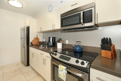 Lake House Partial Ocean View, one-bedroom with AC, Wi-Fi, parking, short walk to beach!, , on Oahu - Honolulu in Hawaii - Lakehouse Vacation Rental - Lake Home for rent on LakeHouseVacations.com