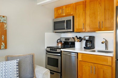 Lake House RENOVATED! Ocean View, FREE PARKING, Central AC, Pool, Quick Walk to Beach!, , on Oahu - Honolulu in Hawaii - Lakehouse Vacation Rental - Lake Home for rent on LakeHouseVacations.com