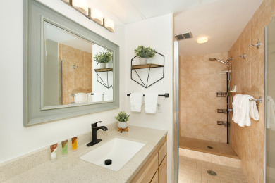 Lake House RENOVATED! Ocean View, FREE PARKING, Central AC, Pool, Quick Walk to Beach!, , on Oahu - Honolulu in Hawaii - Lakehouse Vacation Rental - Lake Home for rent on LakeHouseVacations.com