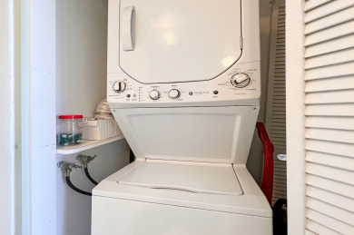 Lake House Partial Ocean View! Toto Washlet, FREE Parking, WasherDryer, Wi-Fi! Sleeps 4, , on Oahu - Honolulu in Hawaii - Lakehouse Vacation Rental - Lake Home for rent on LakeHouseVacations.com