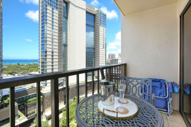 Lake House Partial Ocean View! Toto Washlet, FREE Parking, WasherDryer, Wi-Fi! Sleeps 4, , on Oahu - Honolulu in Hawaii - Lakehouse Vacation Rental - Lake Home for rent on LakeHouseVacations.com