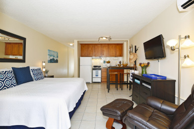 Lake House Studio with AC, Wi-Fi, Rooftop Pool, FREE Parking! Close to Beach!, , on Oahu - Honolulu in Hawaii - Lakehouse Vacation Rental - Lake Home for rent on LakeHouseVacations.com