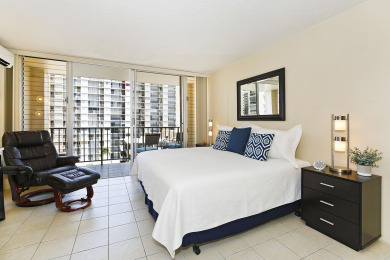 Lake House Studio with AC, Wi-Fi, Rooftop Pool, FREE Parking! Close to Beach!, , on Oahu - Honolulu in Hawaii - Lakehouse Vacation Rental - Lake Home for rent on LakeHouseVacations.com