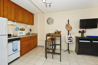 Lake House Studio with AC, Wi-Fi, Rooftop Pool, FREE Parking! Close to Beach!, , on Oahu - Honolulu in Hawaii - Lakehouse Vacation Rental - Lake Home for rent on LakeHouseVacations.com