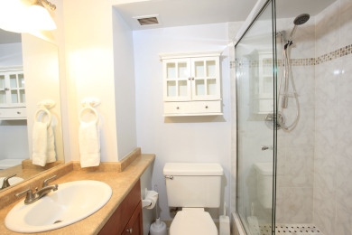 Lake House Studio with AC, Wi-Fi, Rooftop Pool, FREE Parking! Close to Beach!, , on Oahu - Honolulu in Hawaii - Lakehouse Vacation Rental - Lake Home for rent on LakeHouseVacations.com